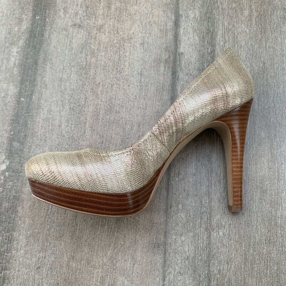 NEW CALVIN KLEIN Metallic Platform Pumps - Picture 4 of 6